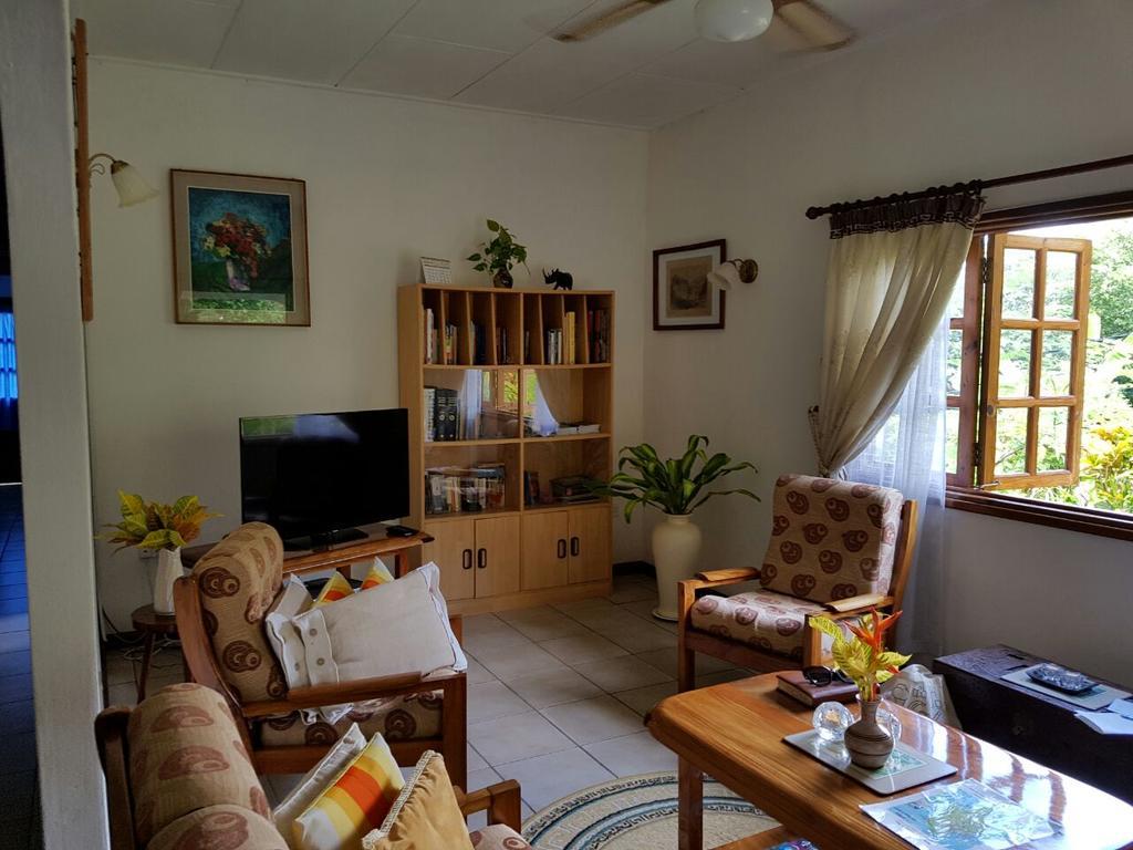 Liane De Mai Bed & Breakfast La Digue Bagian luar foto